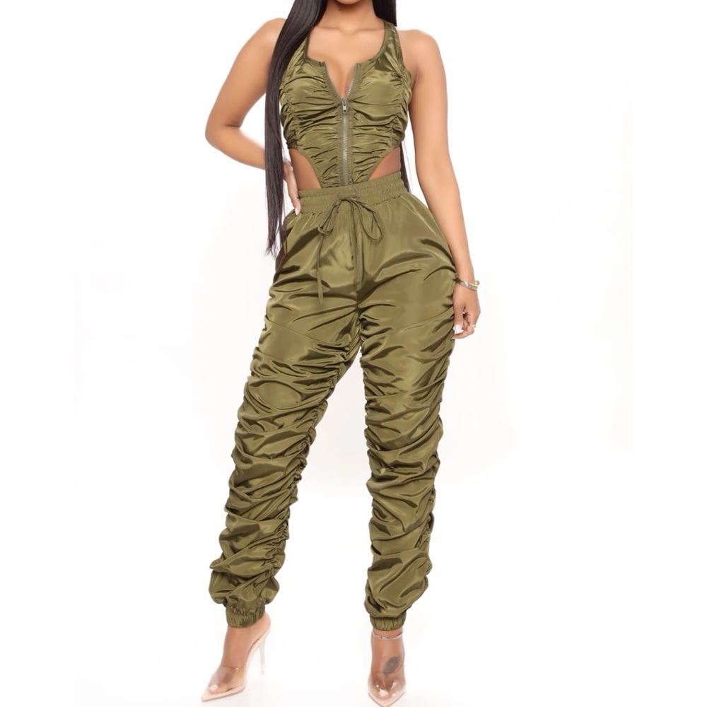 Dropping Hints Windbreaker Jogger Set - Olive